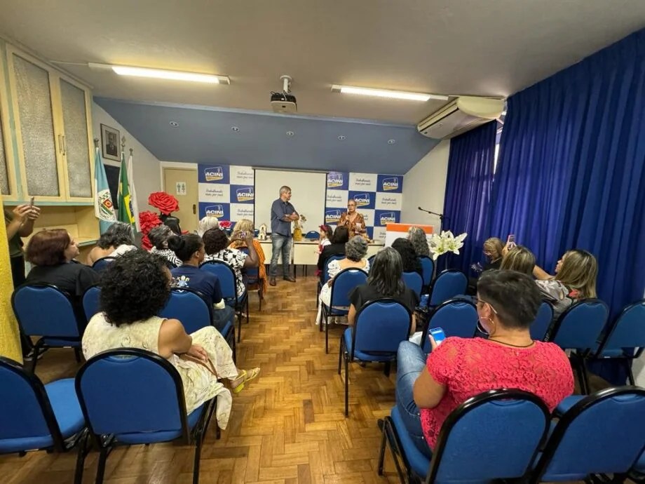 Apresentação da Casa Criativa de Artesãos e Artistas 10