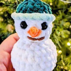 Mini Pelúcia Boneco de Neve Amigurumi Receita Grátis