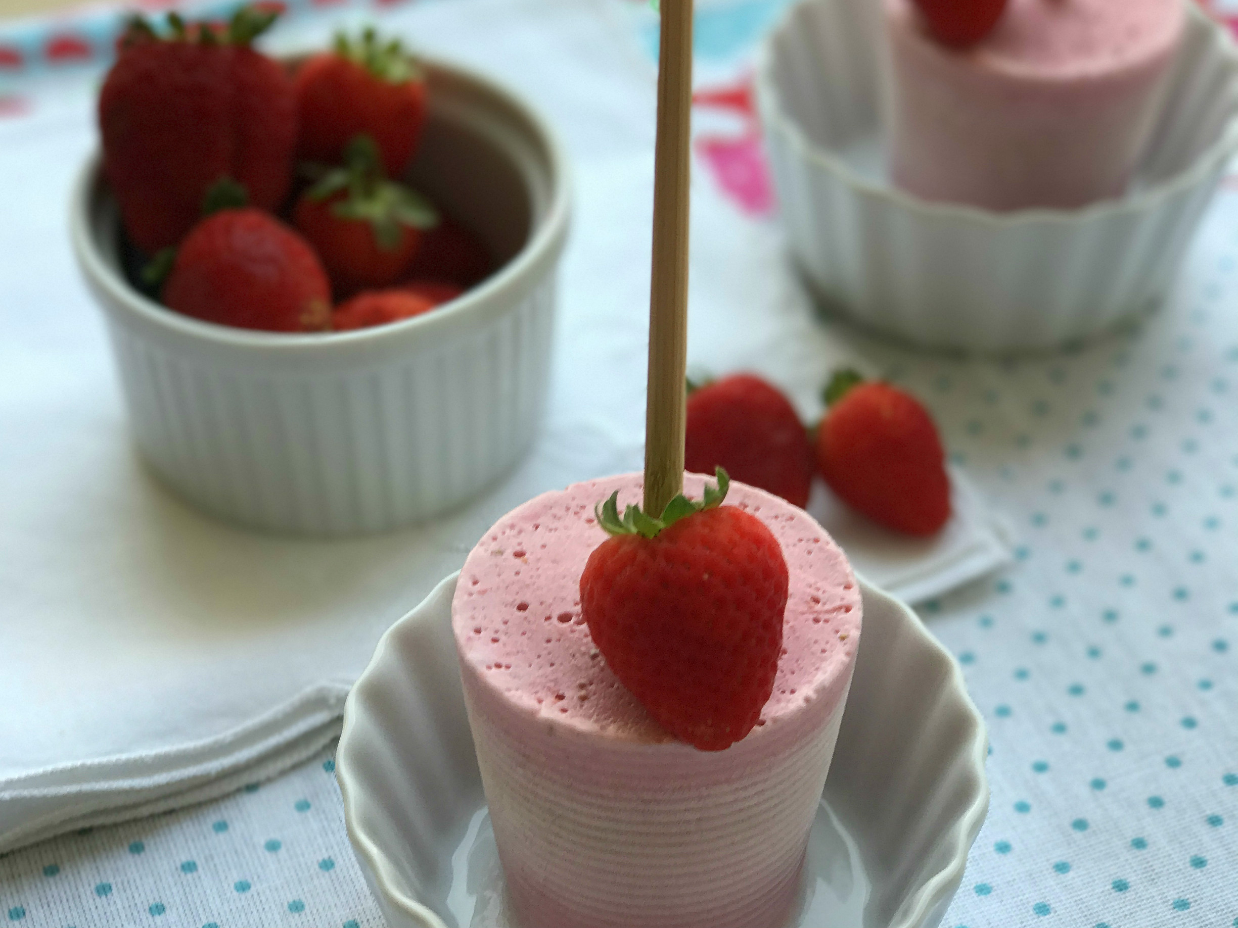 Sorvete de Morango com Leite de Coco Caseiro