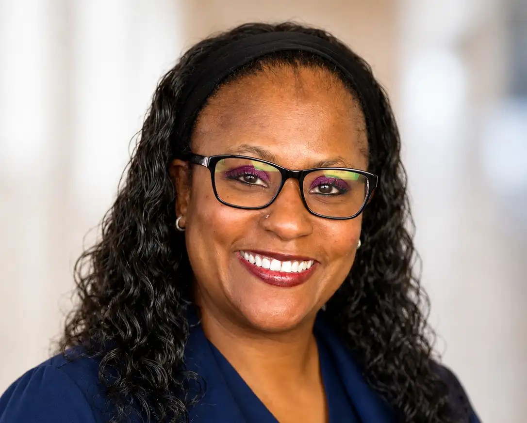 Meet Rakesha Holt, RN, an ER nurse at AGH with 15+ years of experience, flight nursing credentials, and certifications spanning adult, pediatric, trauma, and neonatal care.