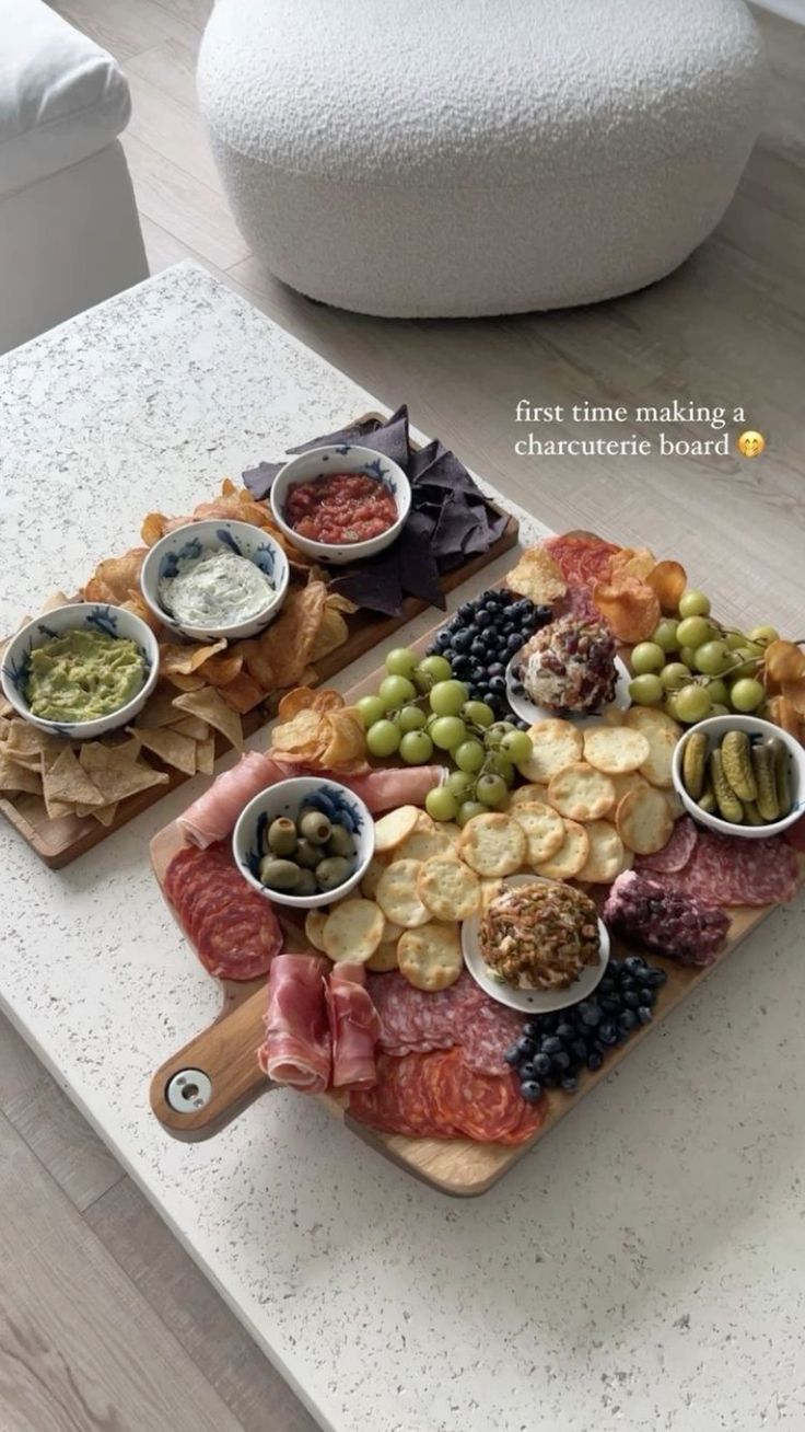 50+ Festive Christmas Charcuterie Board Ideas 21