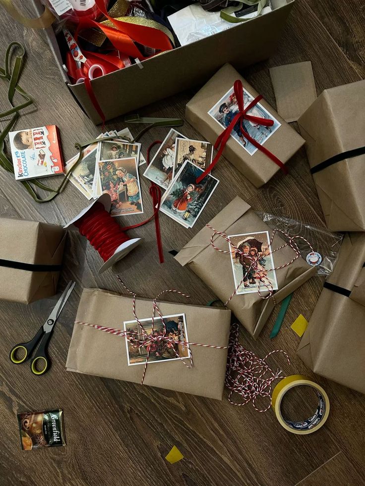 20+ Creative Christmas Gift Wrap Ideas 85