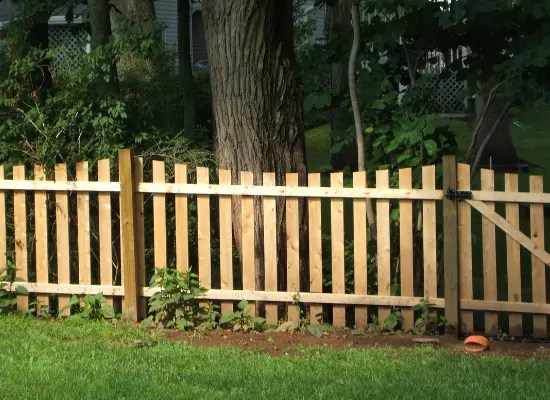 Flat top picket fence