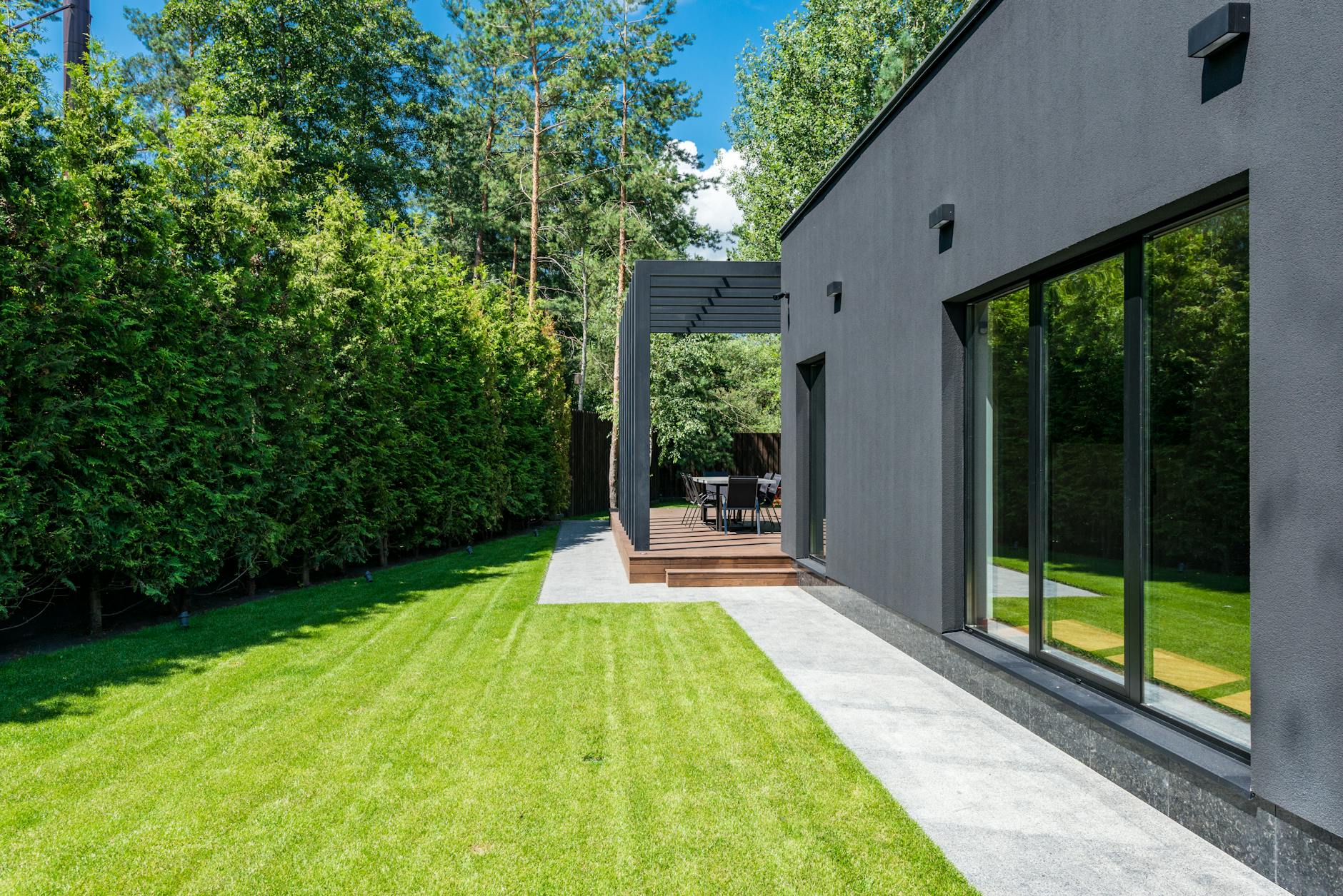 Read more about the article Building and Repairing Decks: What to Consider