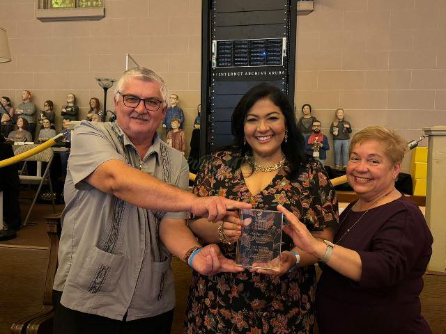 Minister Maduro di Cultura ta informa: ARUBA TA WORDO PREMIA PA NOS ESFUERSO PA CONSERVA Y HACI NOS HERENCIA CULTURAL ACCESIBEL VIA INTERNET PA HENTER MUNDO VIA COLECCION.AW