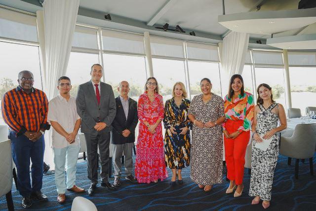 Minister Maduro ta gradici Embahadora di Colombia pa Reino Hulandes y Consul di Colombia na Aruba pa e bunita intercambio cultural