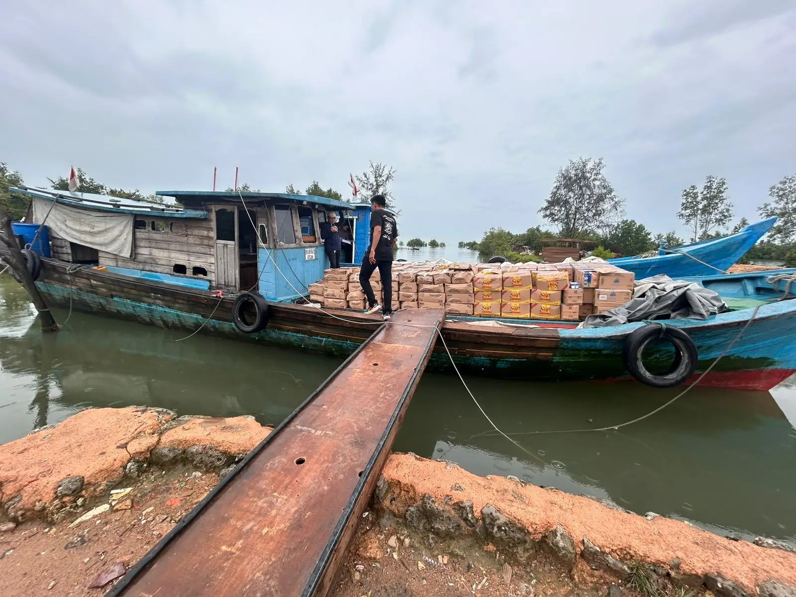 Sinergi Bea Cukai Batam bersama Forkopimda Batam Berhasil Mengamankan Barang yang Diduga Ilegal Di Pelabuhan Tanjung Sengkuang, Rabu (26/11/25) - (Foto: r/wati s)