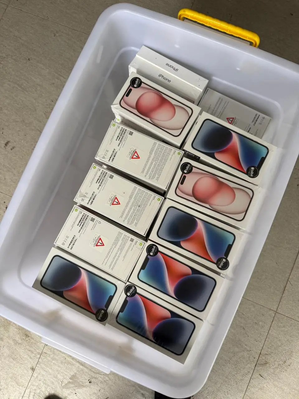 Penyelundupan 337 Unit Handphone dengan Modus Kompartemen Tersembunyi Diamankan Bea Cukai Batam, di Pelabuhan Roro Telaga Punggur, Kota Batam, Selasa (07/04/26) - (Foto: wati s)
