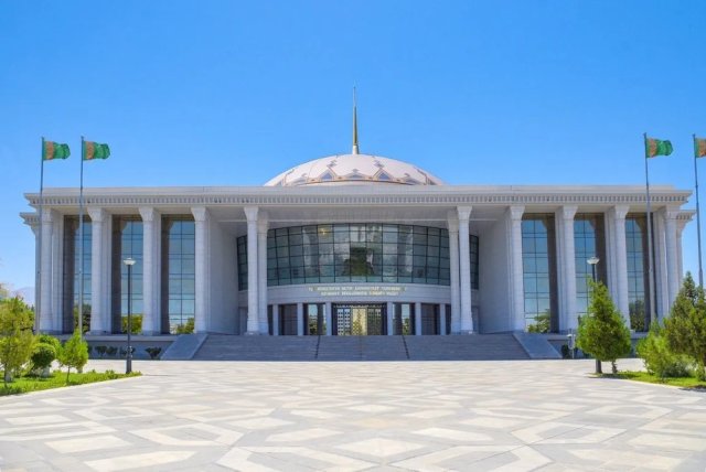 В Ашхабаде открылась художественная выставка к Дню независимости