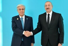 صورة الرئيس الأذربيجاني يلتقي الرئيس الكازاخستاني في غابالا