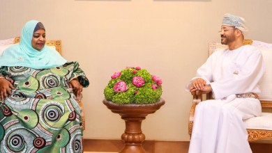 صورة وزير الخارجية يودّع السفيرة التنزانية