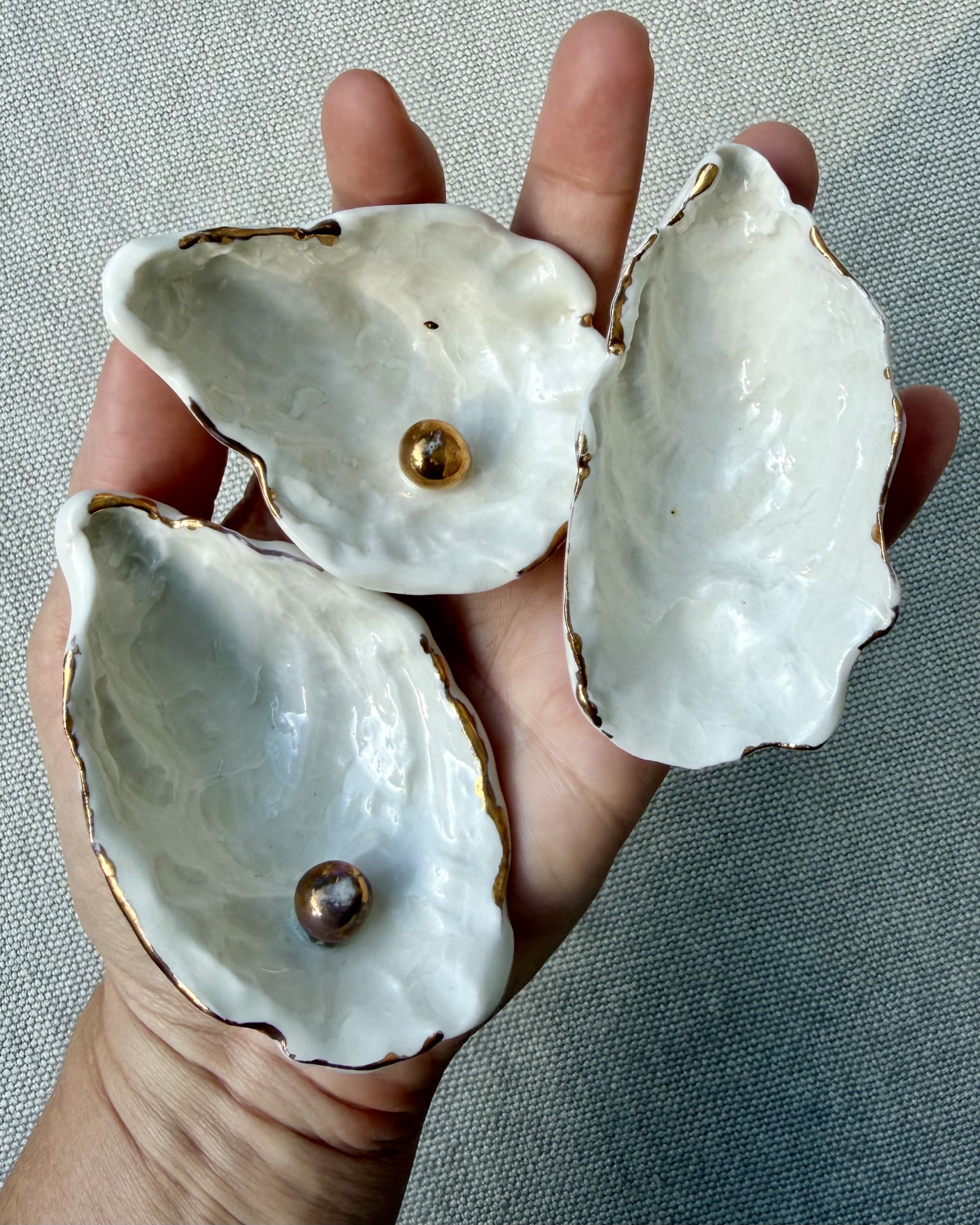 Oysters with Gold Luster