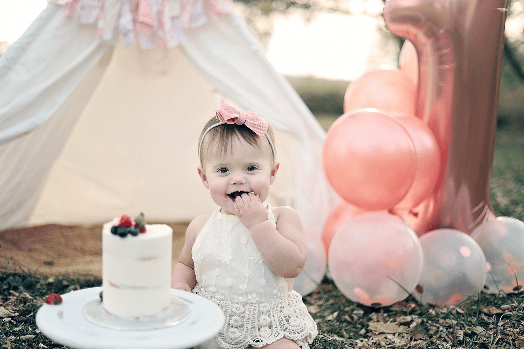 A Guide to Cake Smash Sessions: Celebrating One Sweet Year