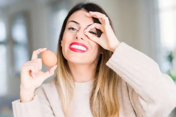 Easy Egg-Peeling Trick That Actually Works www.ashitips.com