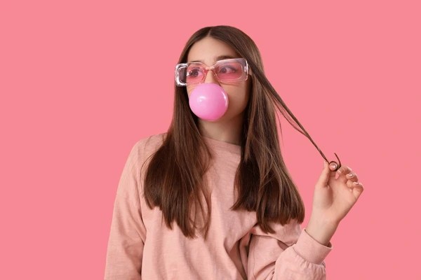 Chewing Gum Daily: The Unexpected Benefits and Risks You Need to Know