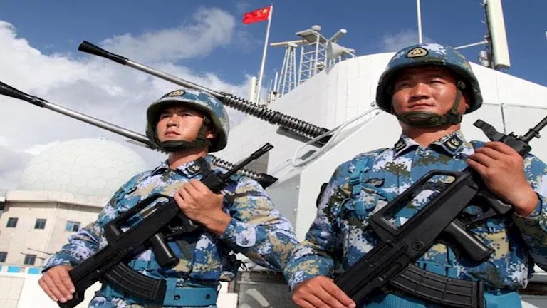 سفينة حربية أسترالية تعبر مضيق تايوان تحت أنظار البحرية الصينية