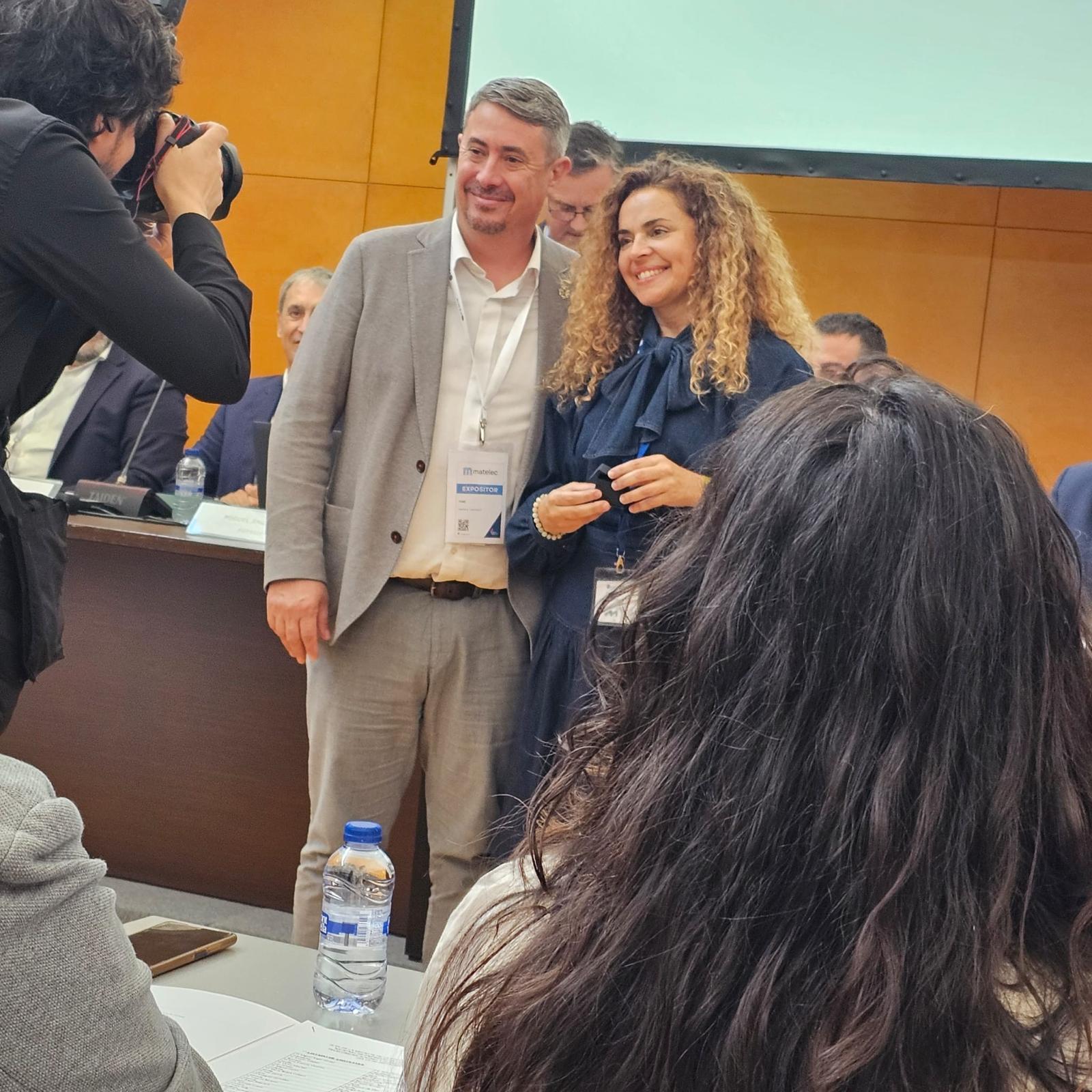 Reconocimiento a Ana Muñoz: Un Ejemplo de Dedicación en el Comité Ejecutivo de Fenie