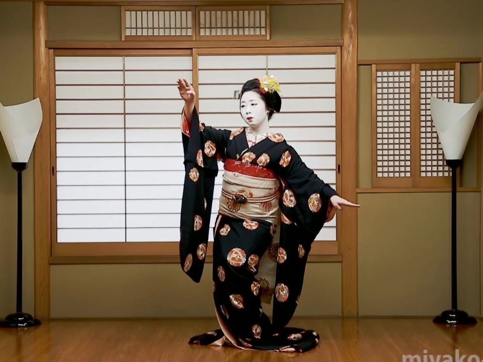 花街で舞妓さん遊び 遊ぶん化