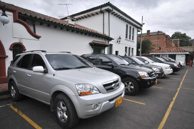 Concejales de Bogotá a pagar gasolina de sus bolsillos