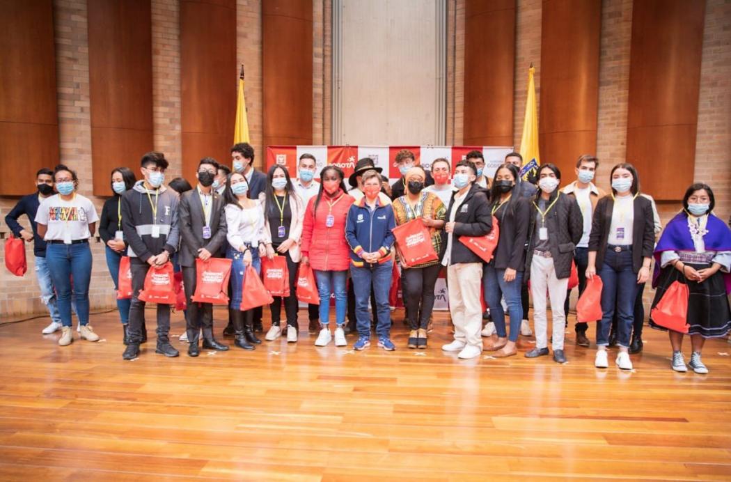 La Alcadesa de Bogotá posesionó a 28 jóvenes como consejeros Distritales