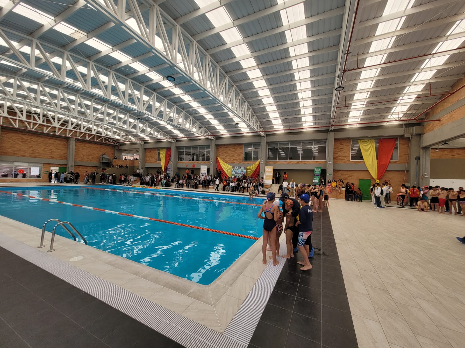 Manzana del Cuidado del centro estrena piscina en el CDC Lourdes