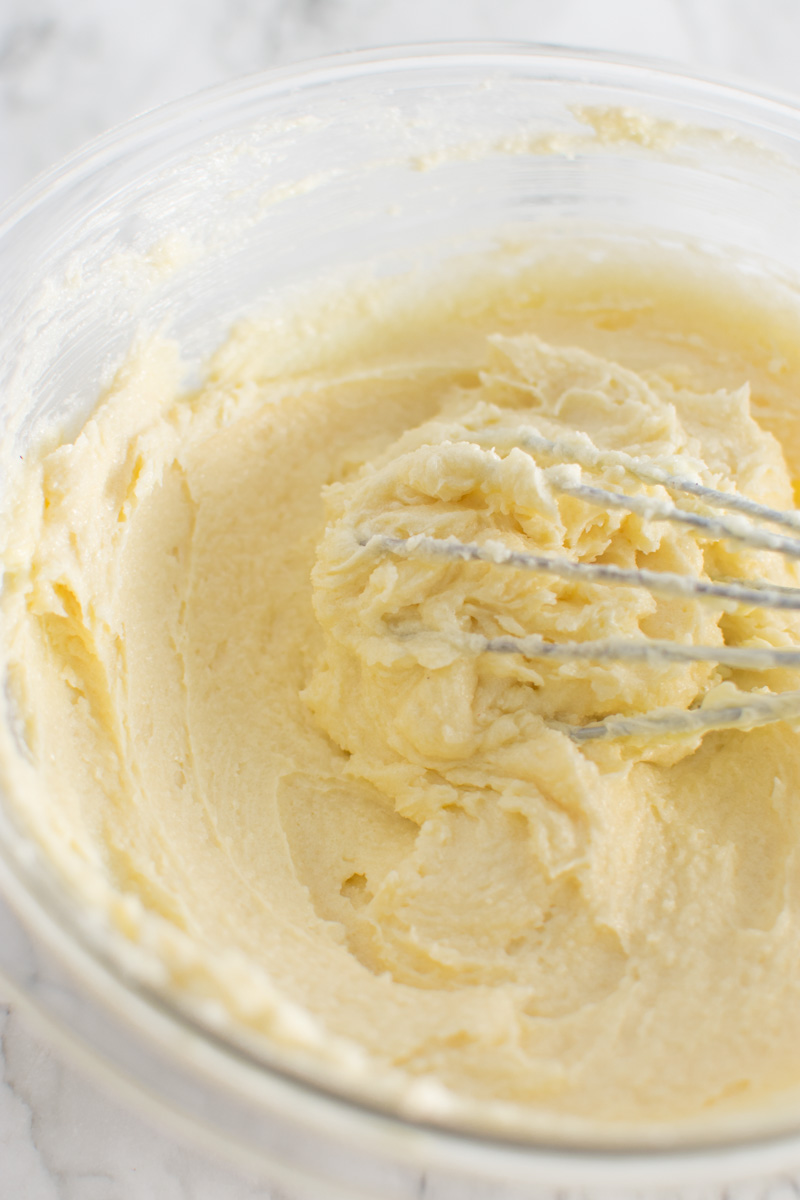 Mixing the butter, sugar and vanilla in a bowl.