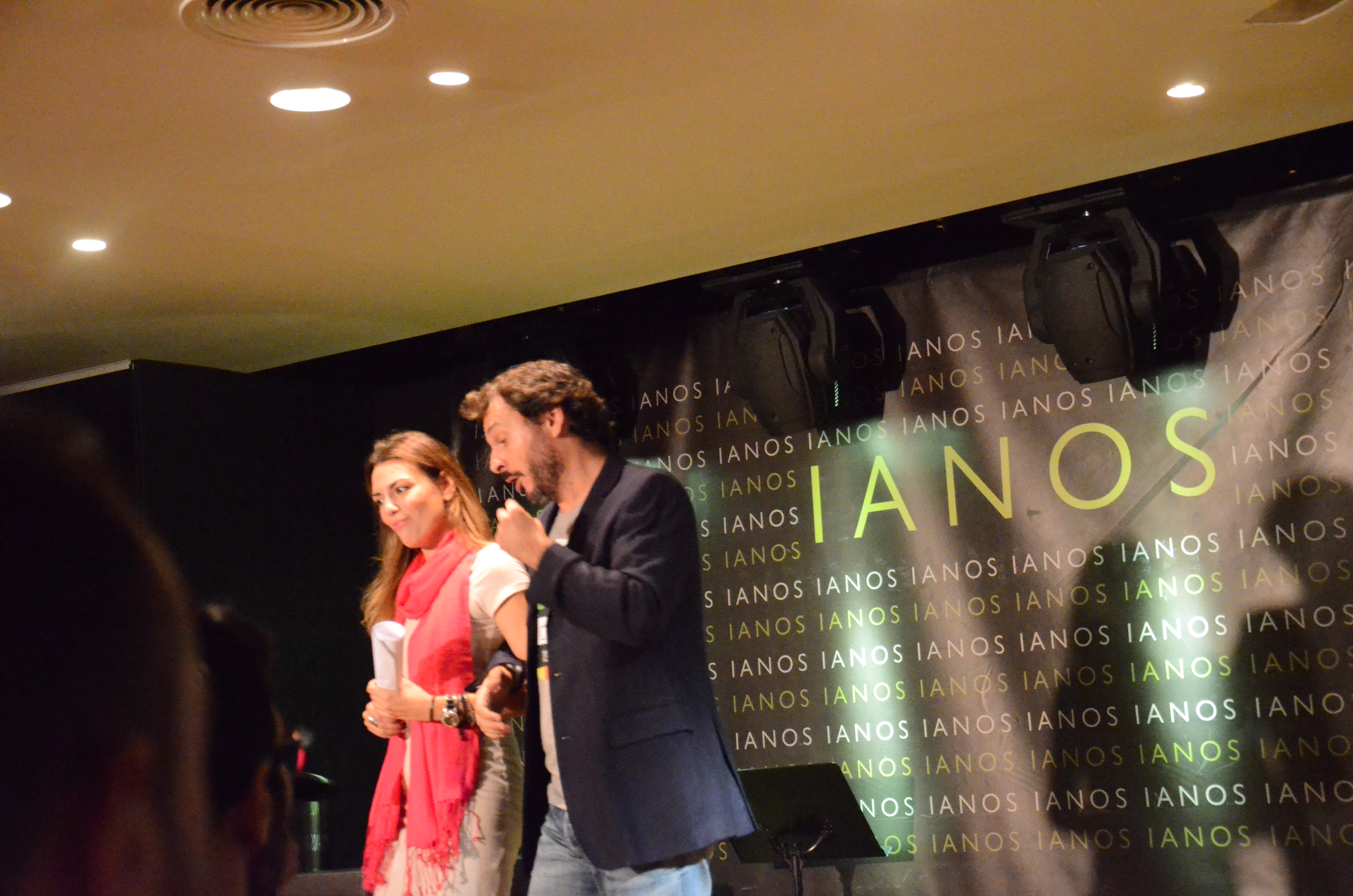 Io sono il professore, tu sei una bella ragazza!