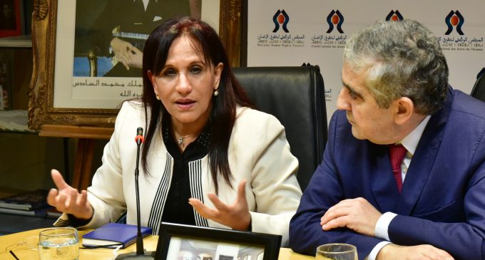 رئيسة المجلس الوطني لحقوق الإنسان تهاجم الحكومة وتتهمها بخلق أزمات وأشكال جديدة من الاحتجاجات