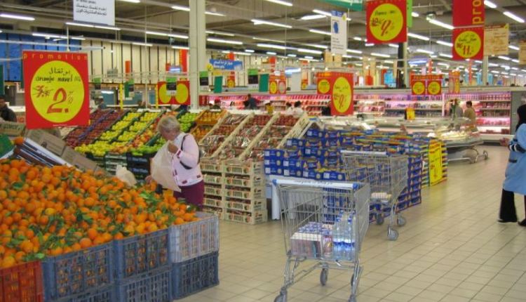 مراكش.. طرد عمال متجر كبير بسبب “أدائهم للصلاة”