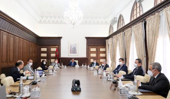 أخنوش يدعو “بنوك المغرب” و”الباطرونا” للانخراط في ميثاق الاستثمار