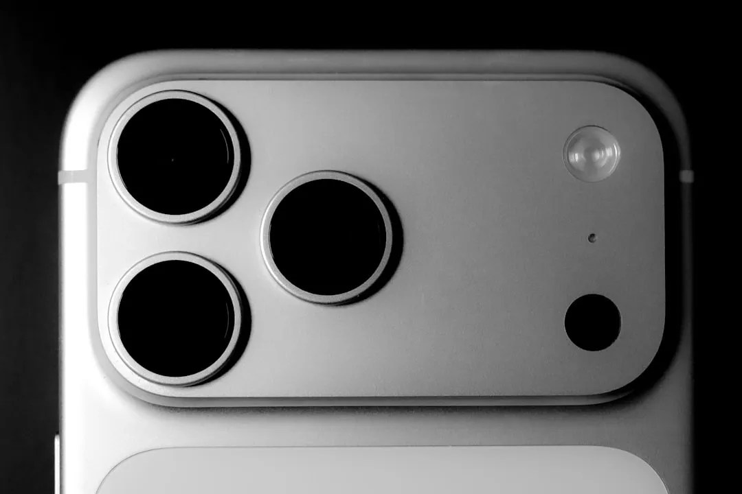Steam Frame Vs Apple Vision Pro M5 2026 VR Battle Revealed Photo