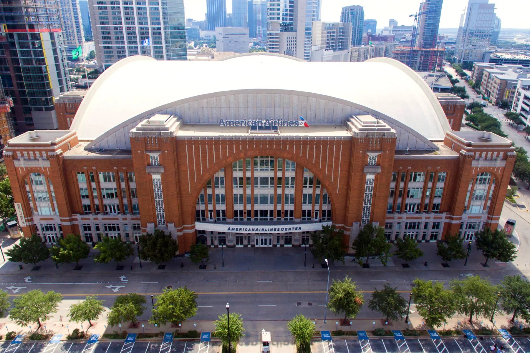 Wings' Future Home: American Airlines Center or Memorial Auditorium? (2026)