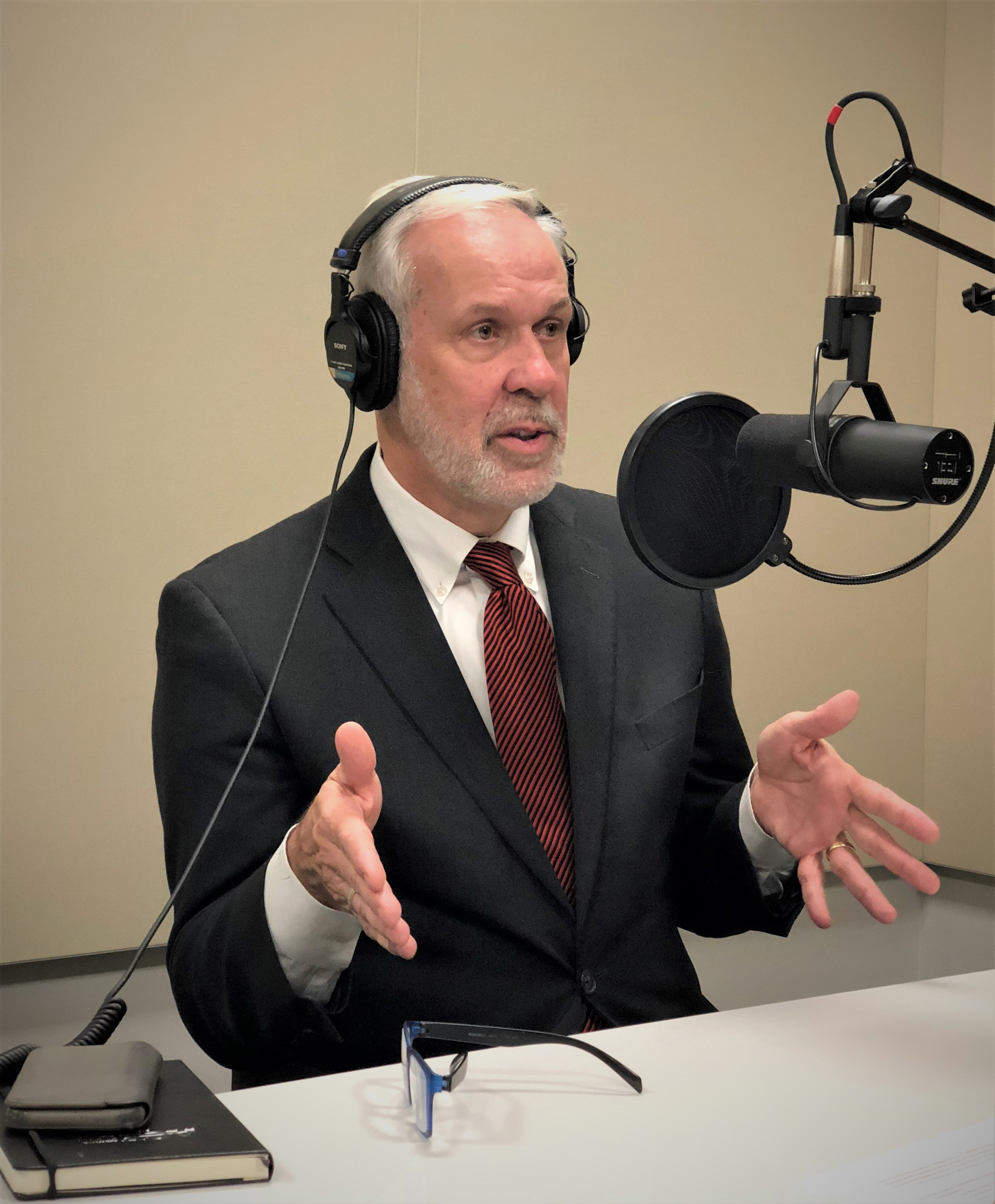 Reducing Disruptive Voice Communications - Abstract Pattern Collection - 4K Quality