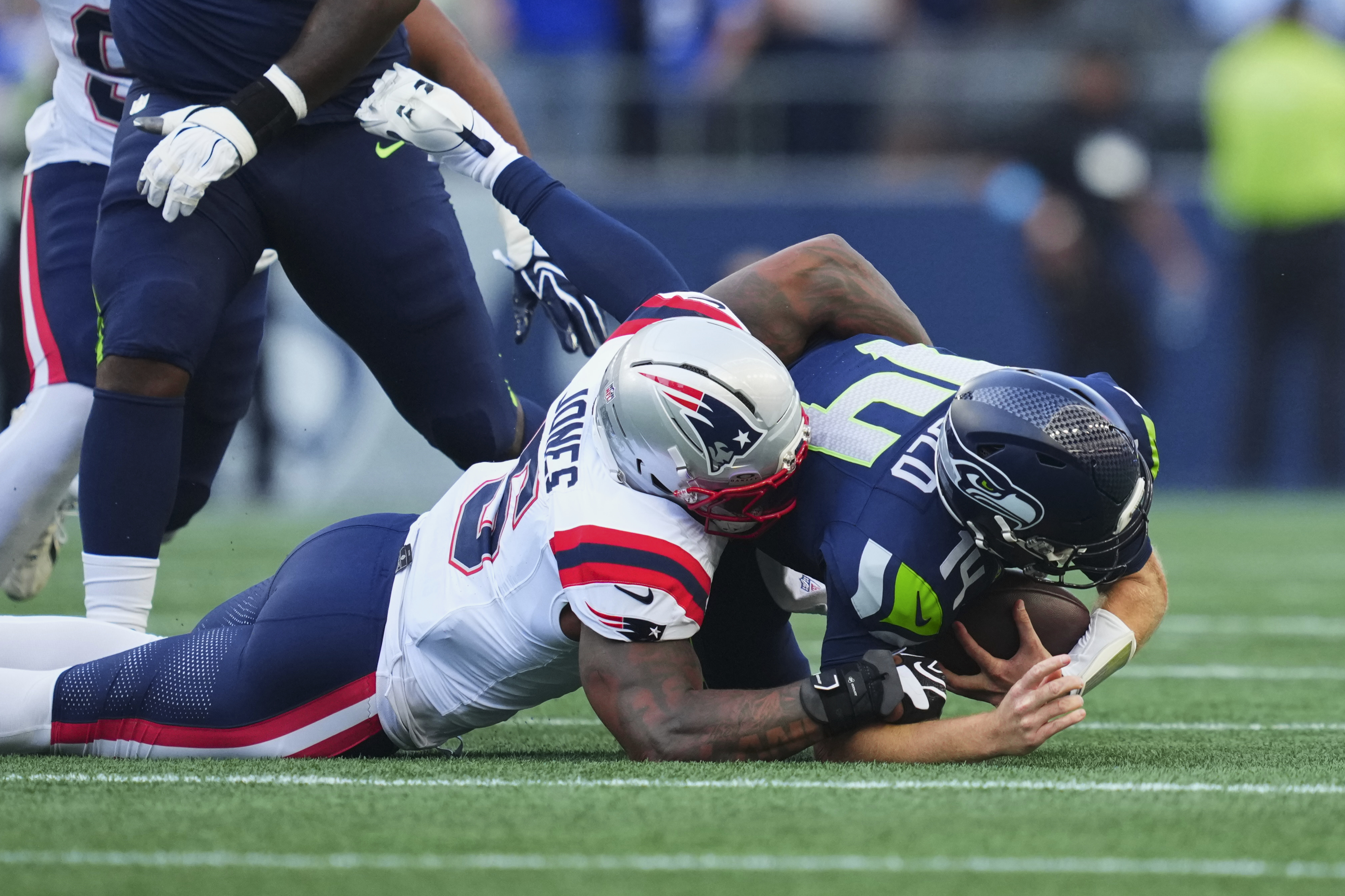 Seahawks HC Mike Macdonald reveals new details on QB Sam Darnold’s injury