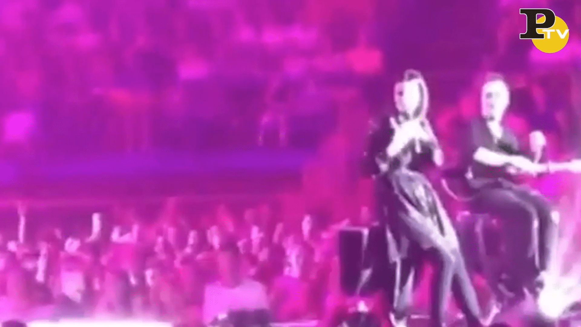 Gratis Scarica immagini Concerto Di Laura Pausini Offende L Ex Amica Poi Il Siparietto aggiornato saluti