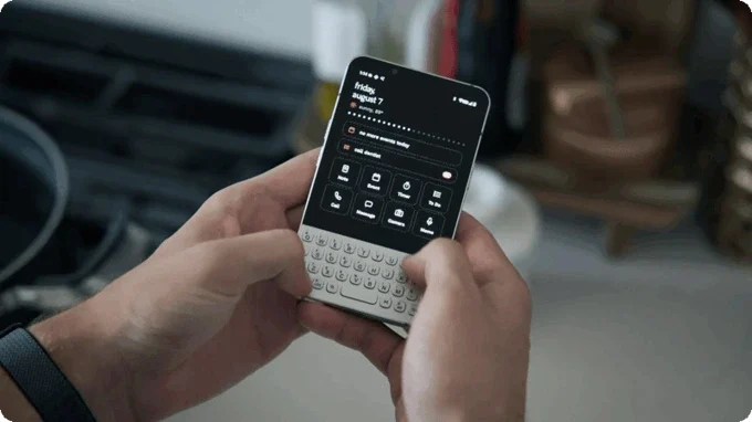 Minimal Phone 2 Review: AMOLED, 5G & QWERTY Keyboard for Less Distraction! (2026)