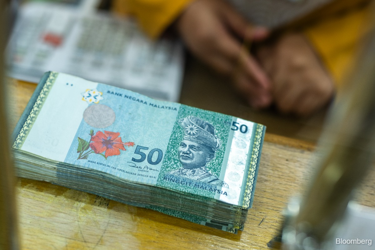 Ringgit Surges to Near 4-Year High: Is This the Best Time to Invest? (2025)
