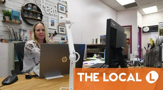 Can I have a job contract in Spain and be self-employed at the same time?