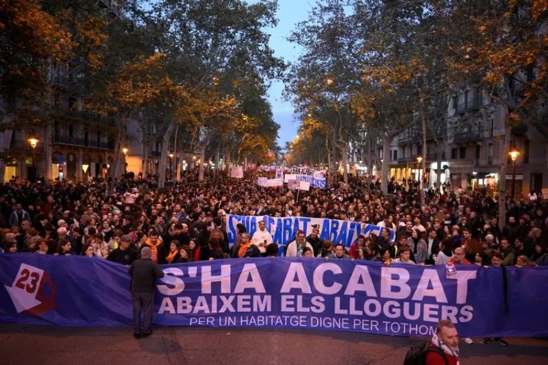 Barcelona Protesters Demand Urgent Action On Rising Rents Amid Spain S - Premium Vintage Pattern Gallery - High Resolution