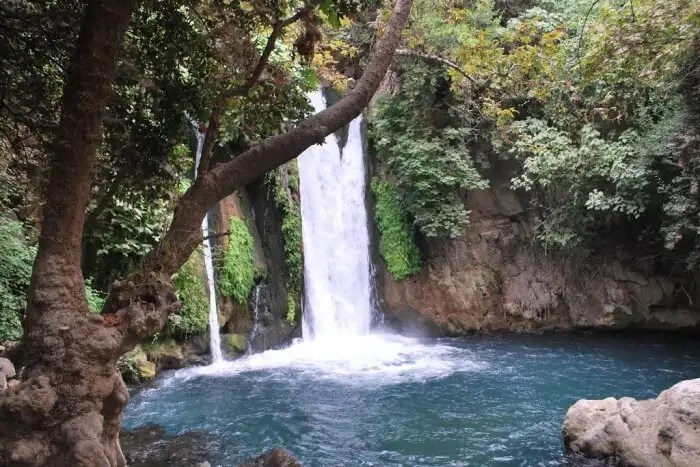 10 serene waterfalls in israel ideal for a romantic escape