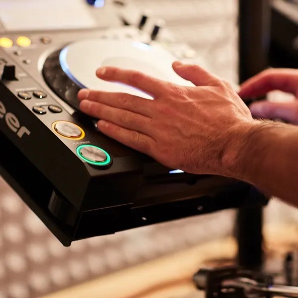 Dj school