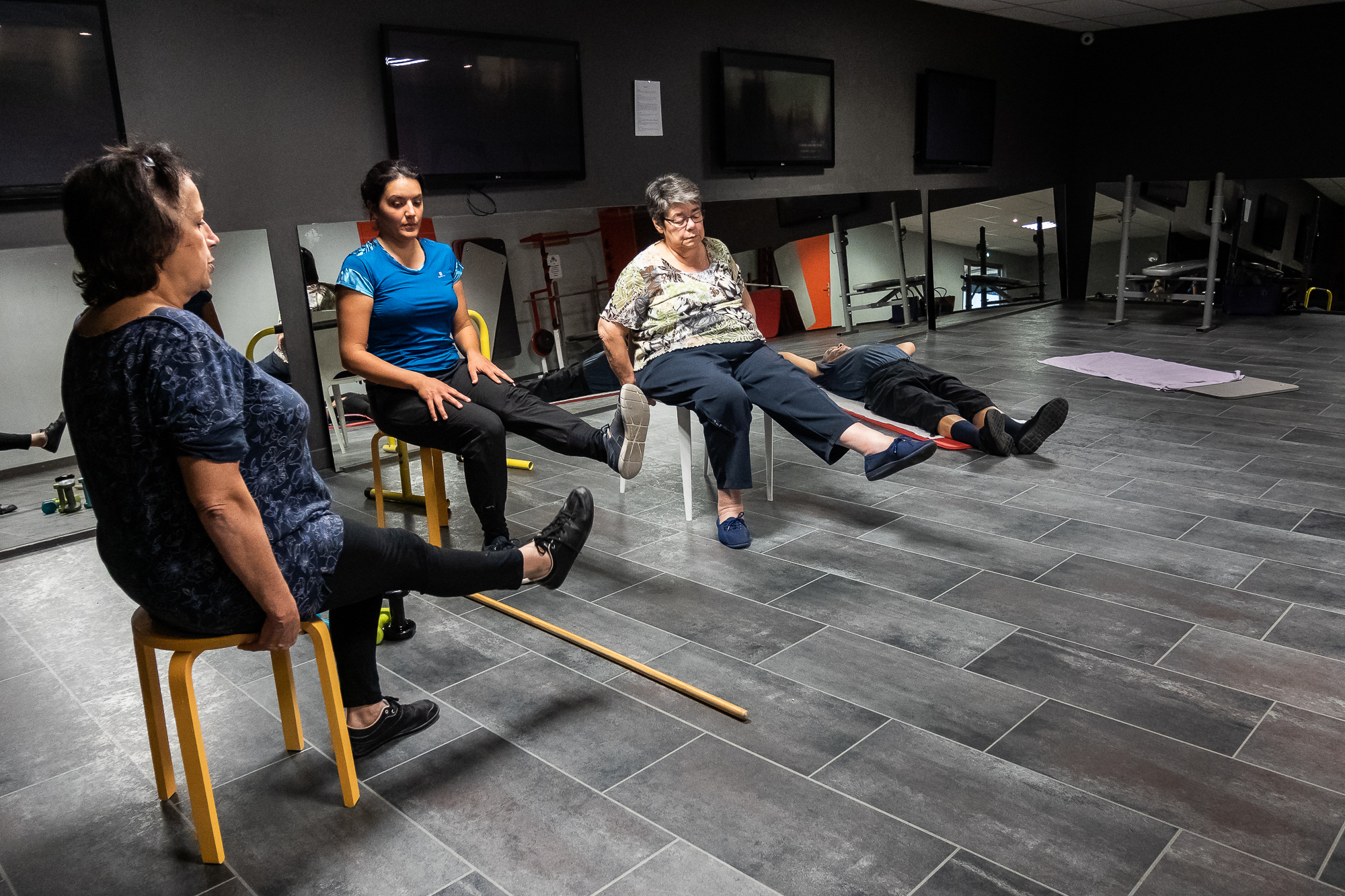 Renforcement musculaire dans les locaux de cAPAbles. Séance de gym douce