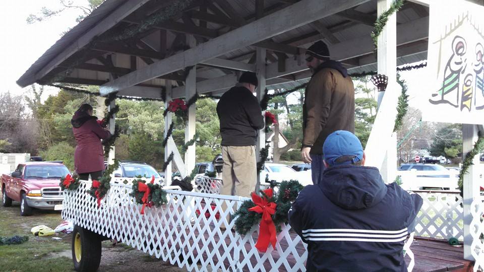 The knights spent the day before the parade doing a little decorating.