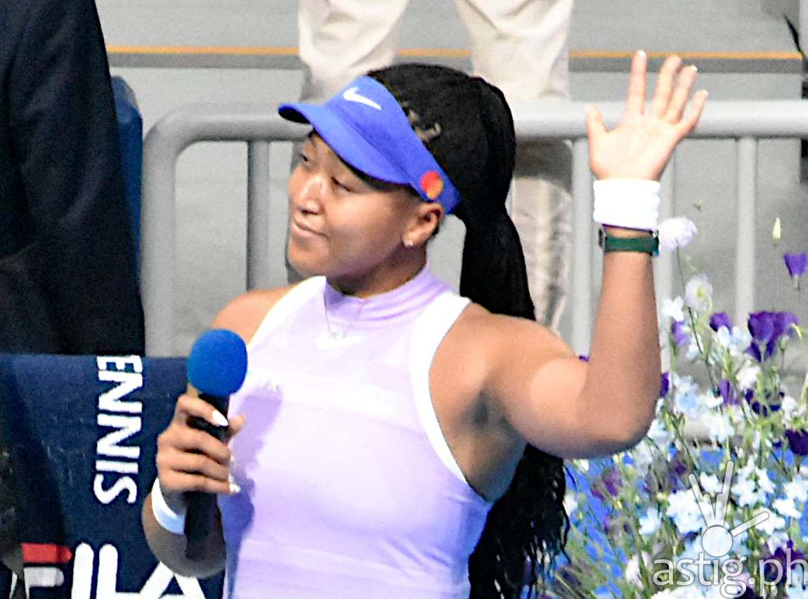 Naomi Osaka waving during a tennis tournament