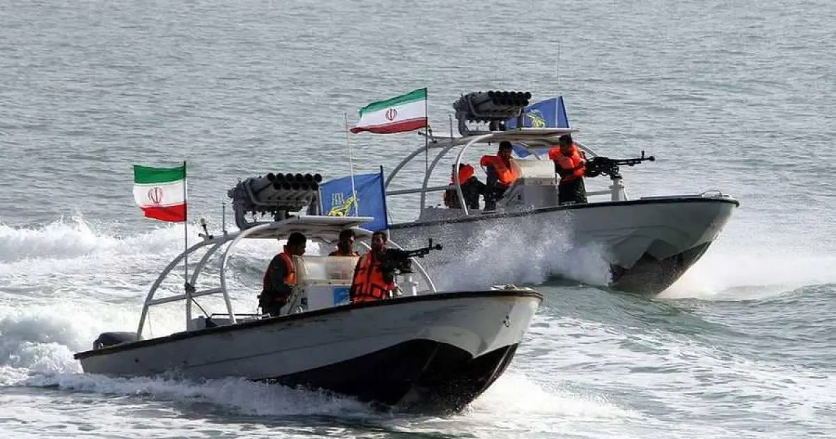 مضيق هرمز: عندما تواجه التكنولوجيا الباهظة زوارق لا تتجاوز قيمتها آلاف الدولارات.. كيف تستخدم إيران التضاريس والزوارق لصالحها؟