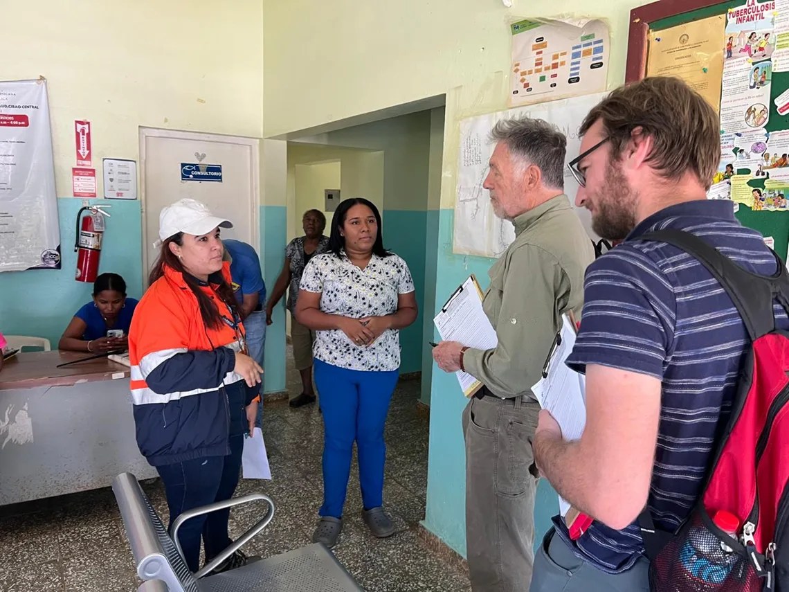 Barrick pueblo viejo y project cure donan equipos médicos
