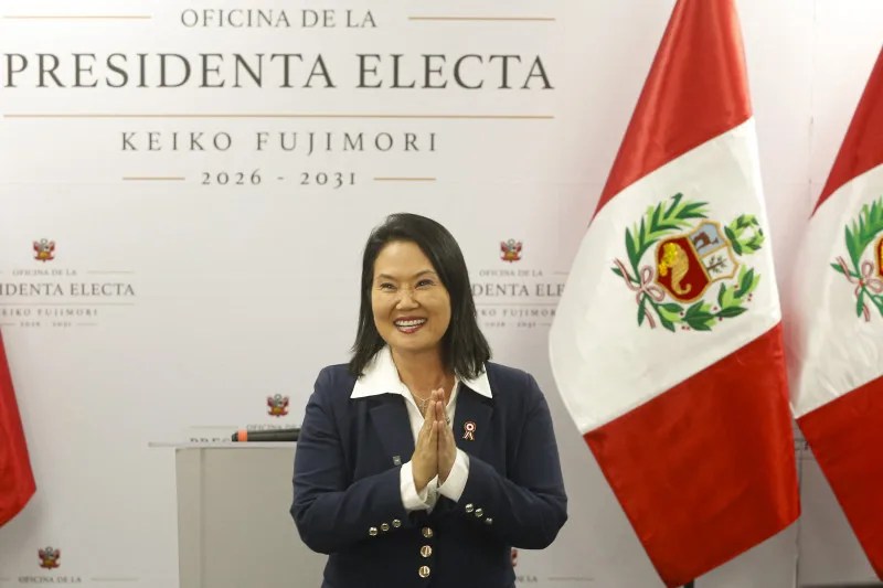 Keiko fujimori asume la presidencia de perú tras una ajustada victoria electoral