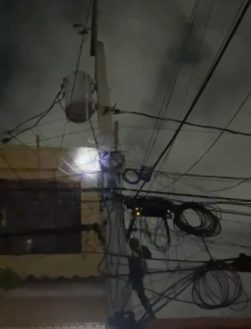 Vecinos de capotillo denuncian transformador colapsado