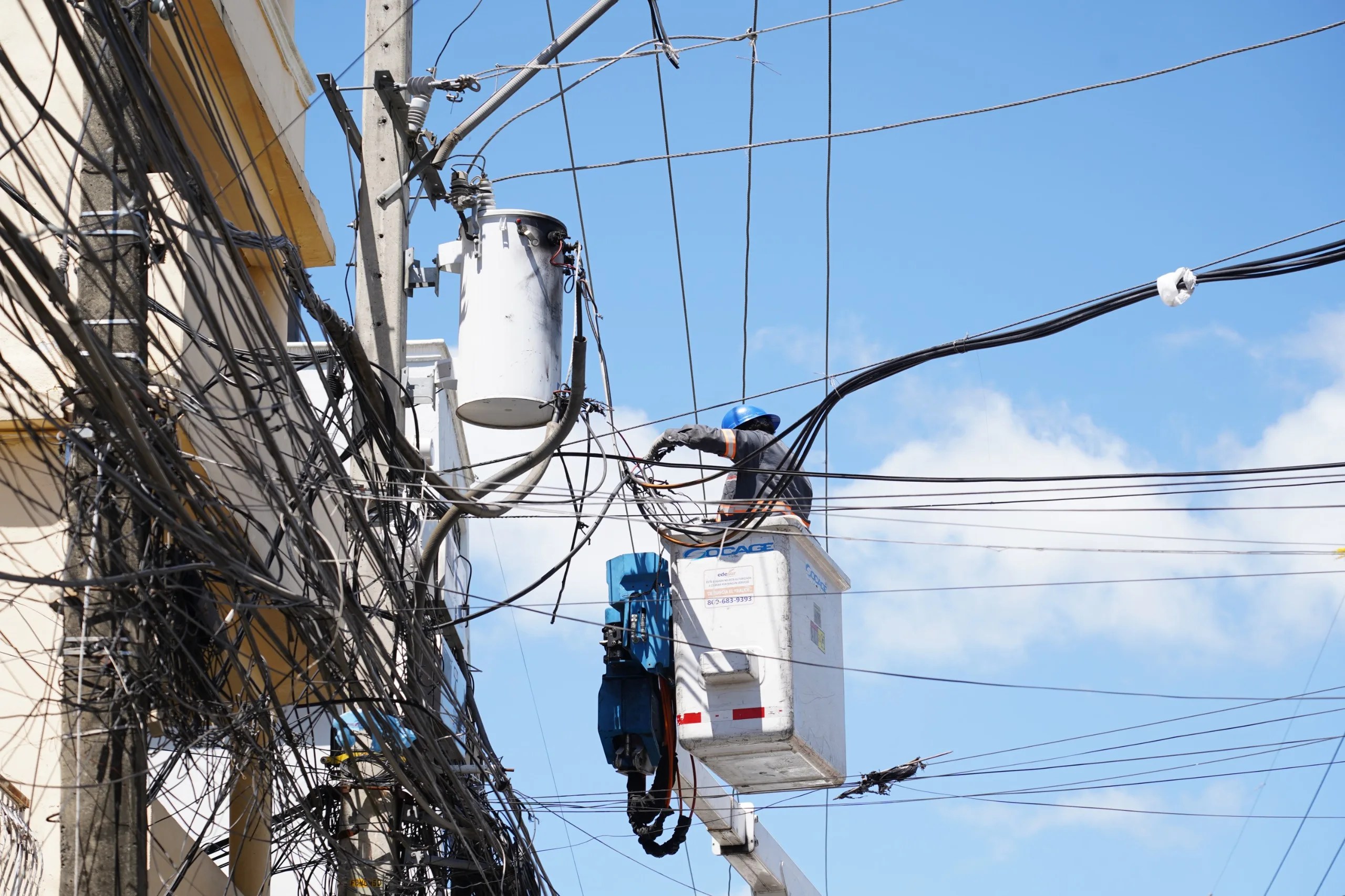 Edesur normaliza a 241,000 clientes como parte de su lucha contra el fraude eléctrico