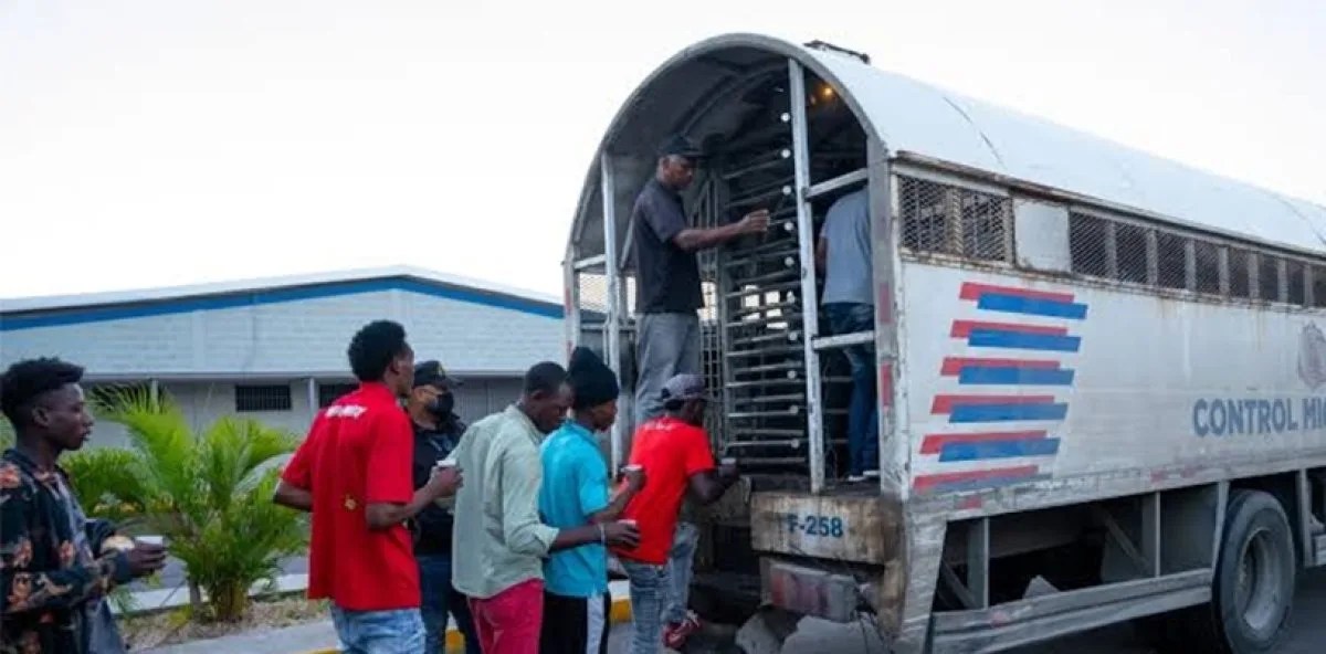 Migración detiene a más de 4,000 extranjeros e interviene comercios chinos